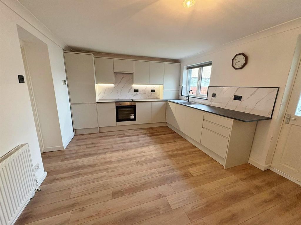 Property photo 2 of 17 Kitchen Diner