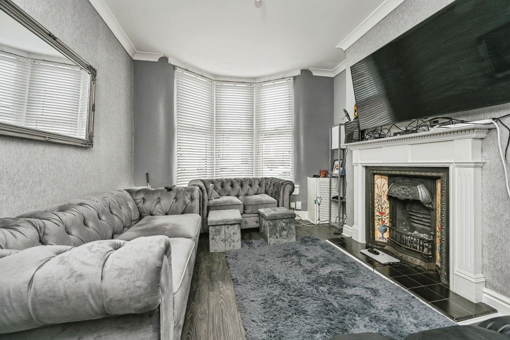 Property photo 2 of 12 Pbox-Img.Jpg