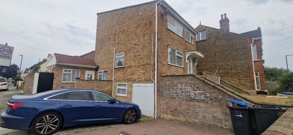 Property photo 2 of 21