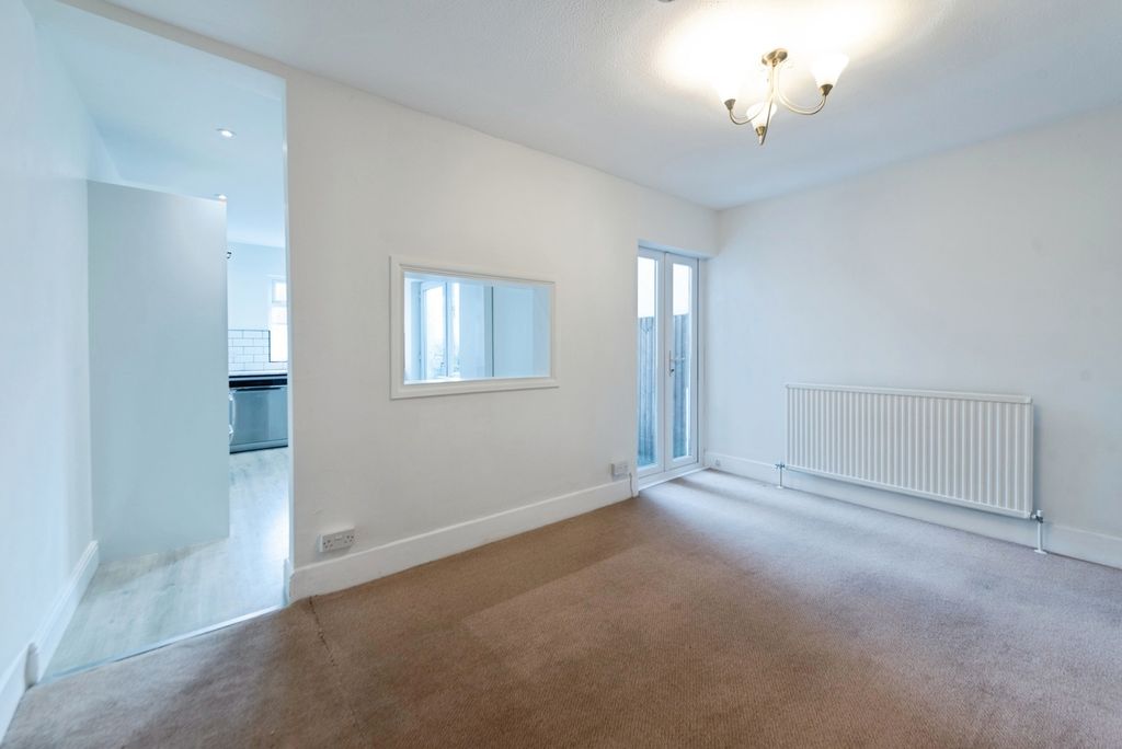 Property photo 3 of 17 Photo