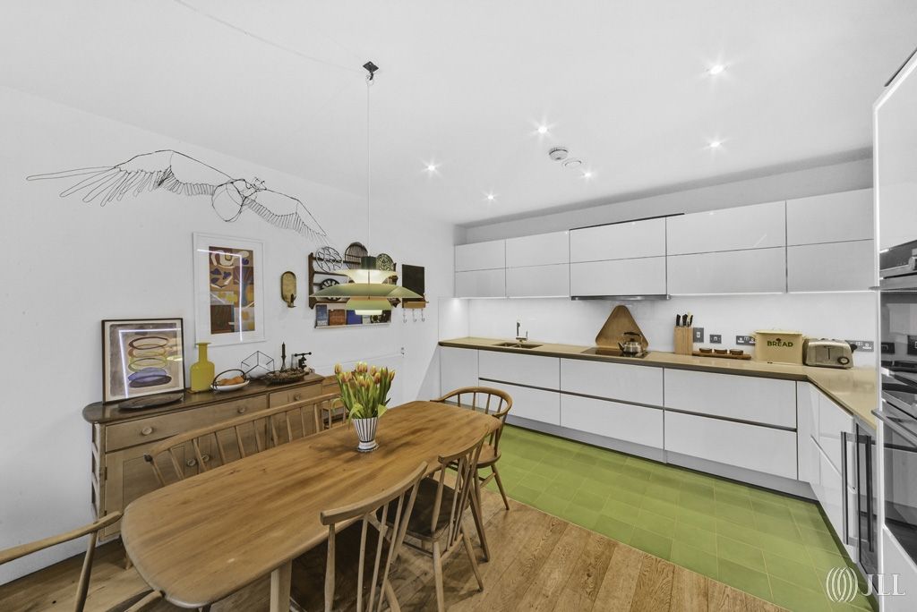 Property photo 3 of 23