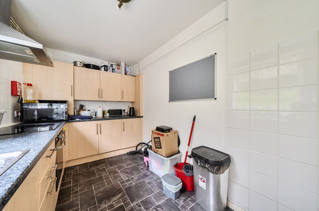 Property photo 3 of 11 1438407-4-69cd6cc...