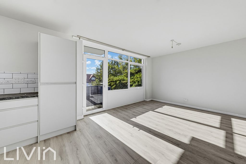 Property photo 2 of 12 1