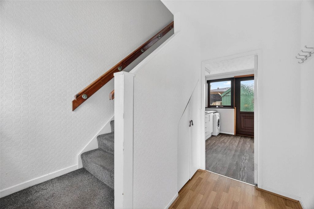 Property photo 3 of 25 10 Muirfield Road