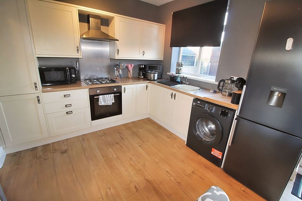 Property photo 3 of 16 Kitchen/Diner