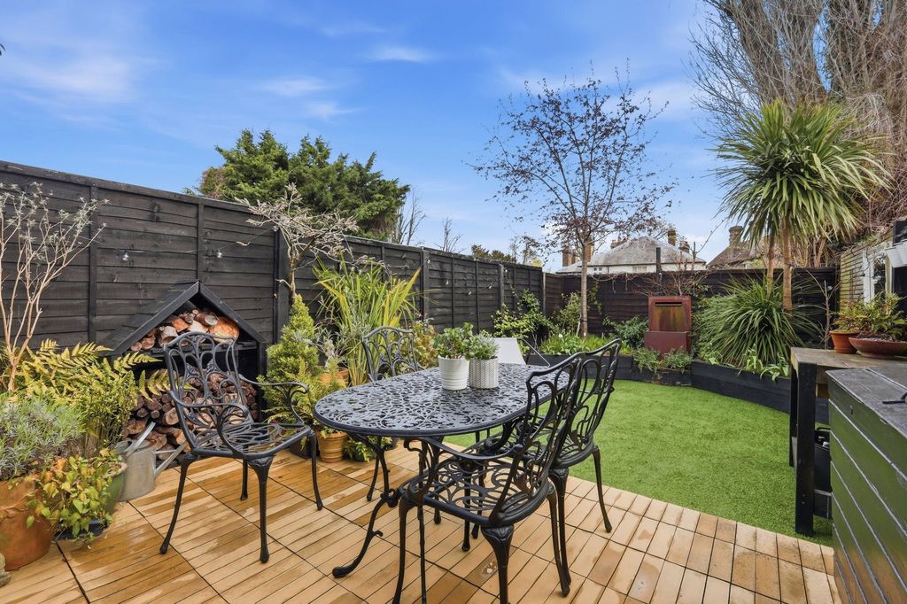 Property photo 3 of 28