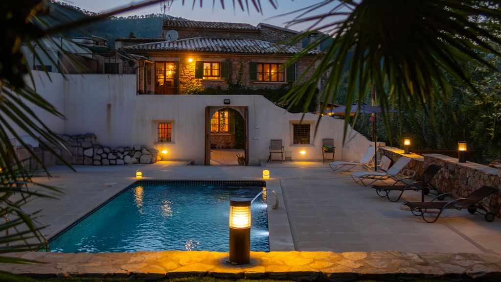 Property photo 2 of 27 81768 Small-6.Jpg