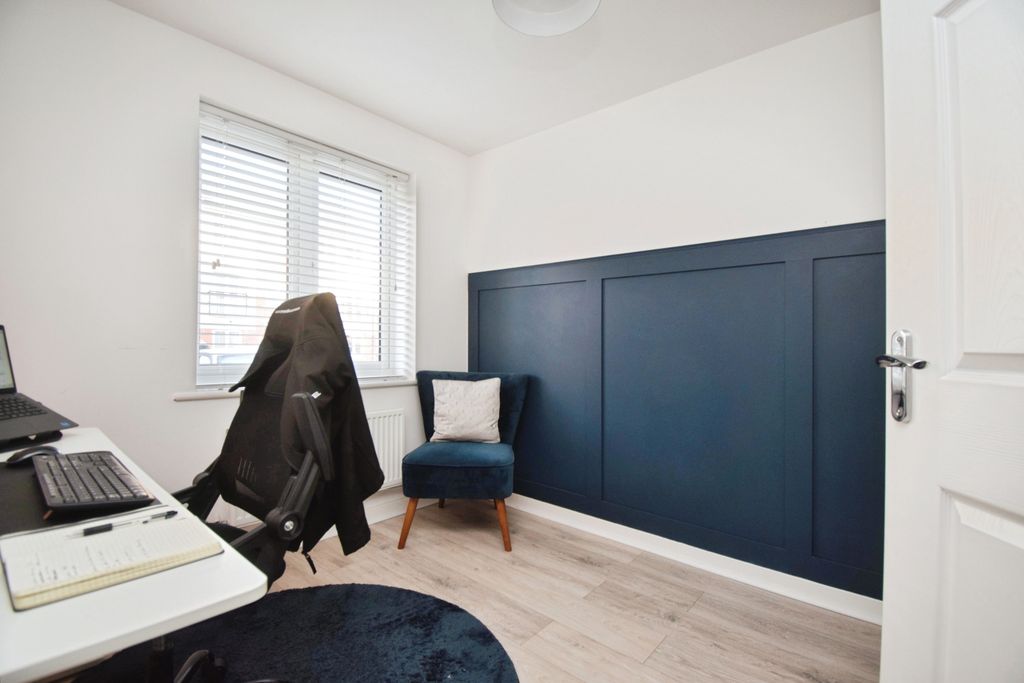 Property photo 2 of 9 Study