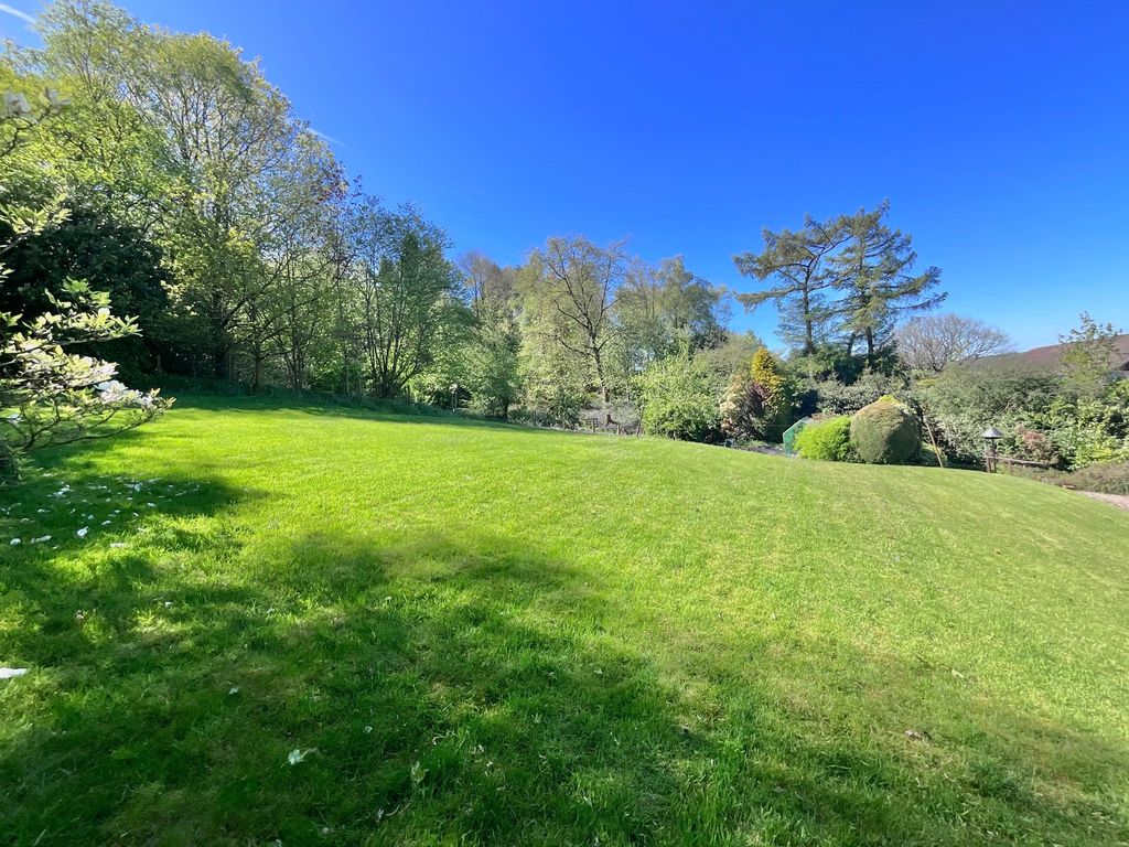 Property photo 2 of 39