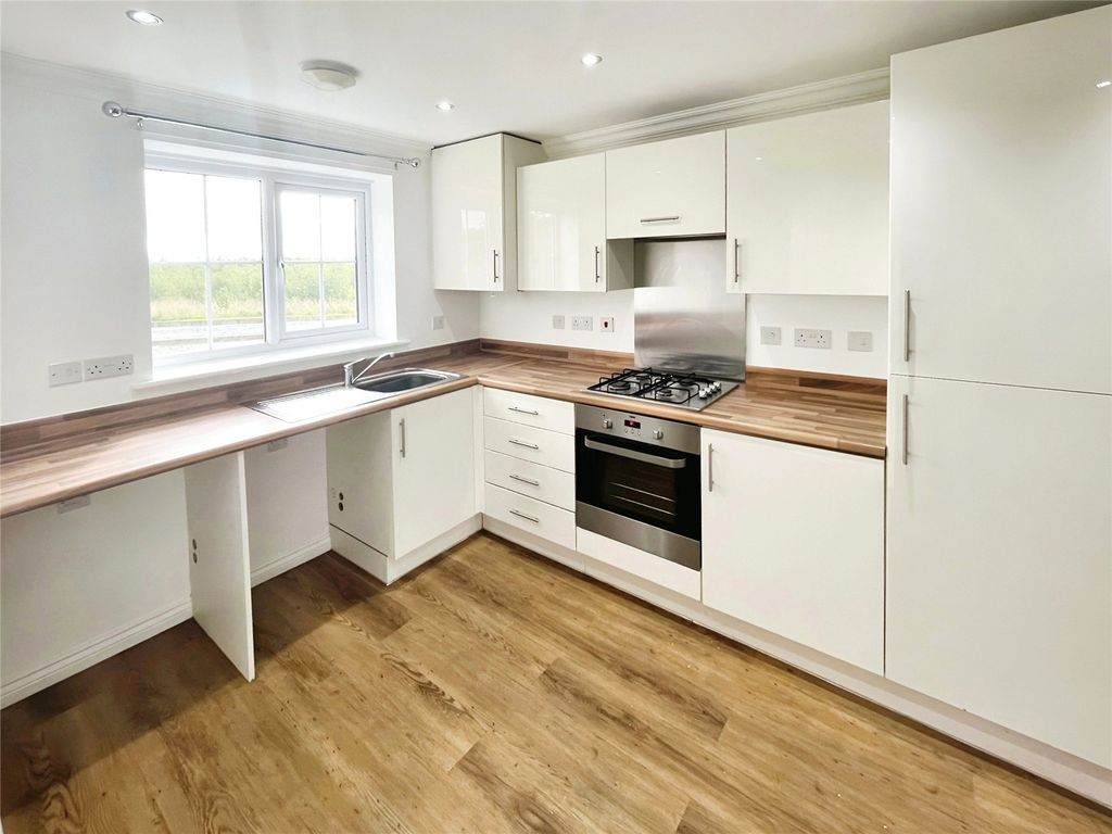 Property photo 2 of 14 Kitchen