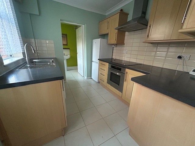 Property photo 2 of 10 Kitchen