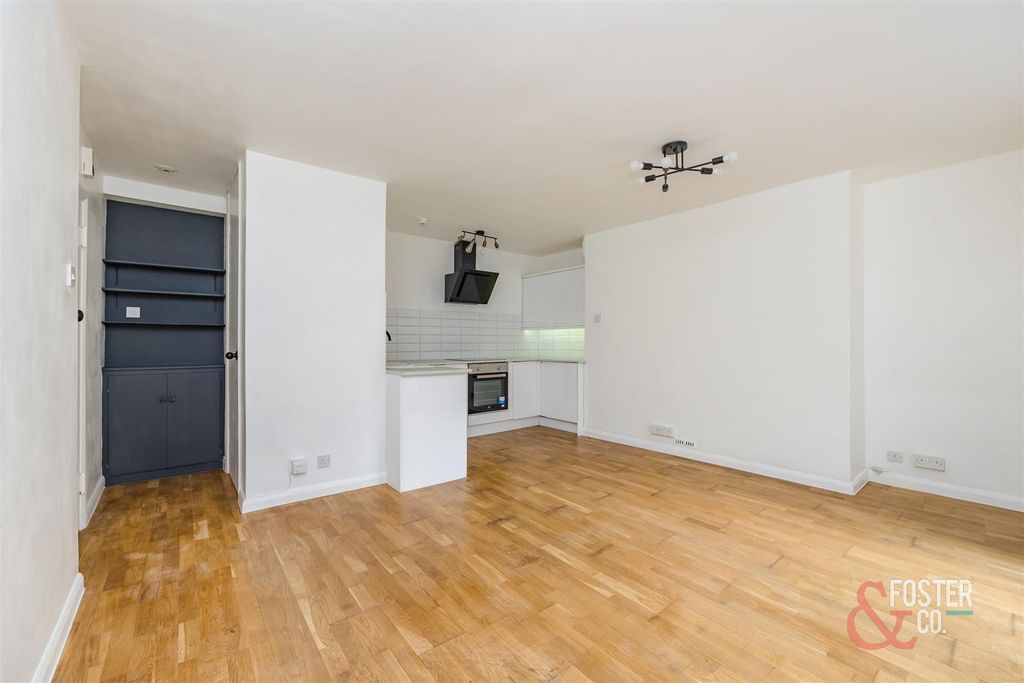 Property photo 3 of 13 Avenue Court, Flat 2-6.Jpg