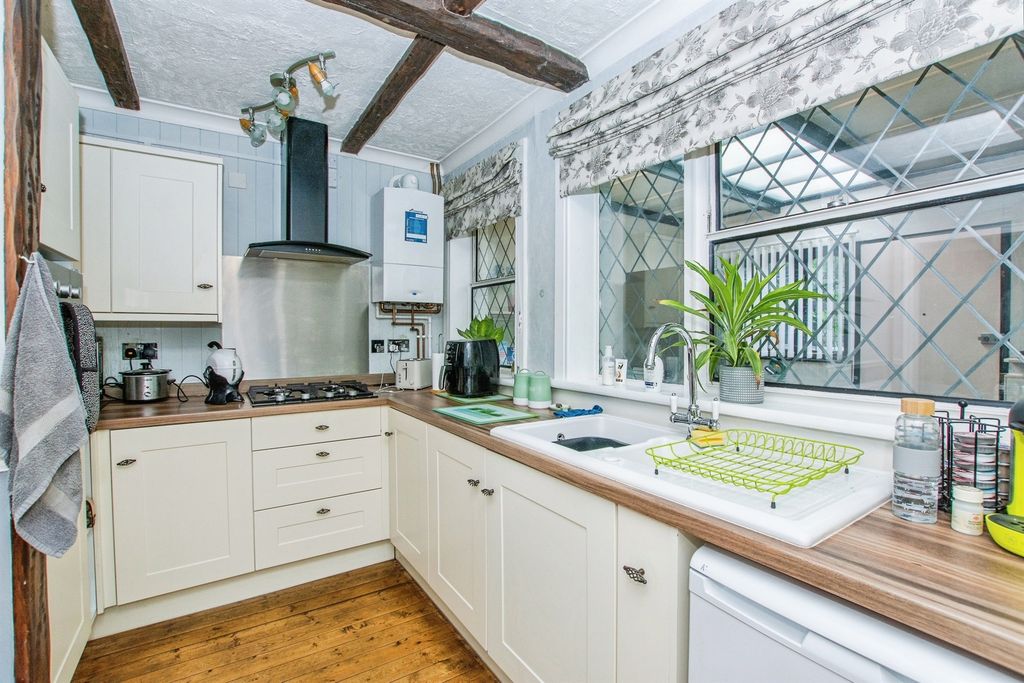 Property photo 2 of 20