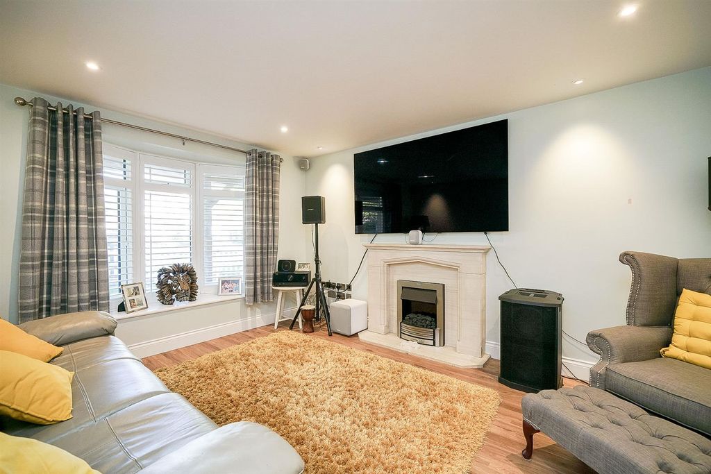 Property photo 3 of 17 3-Dudley-Close-1009.Jpg