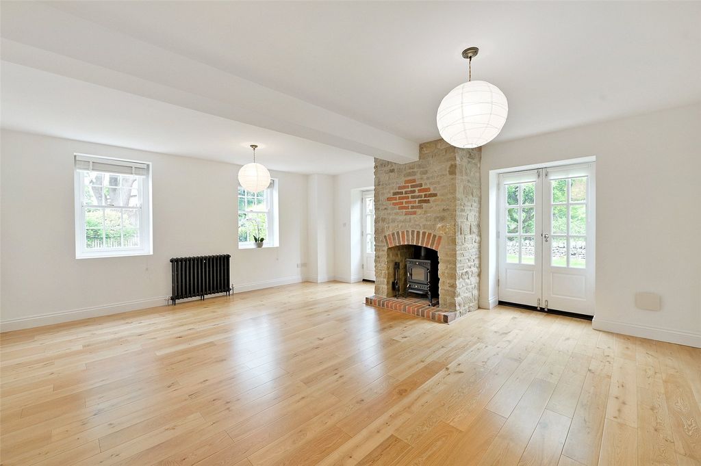 Property photo 2 of 15 Sitting Room