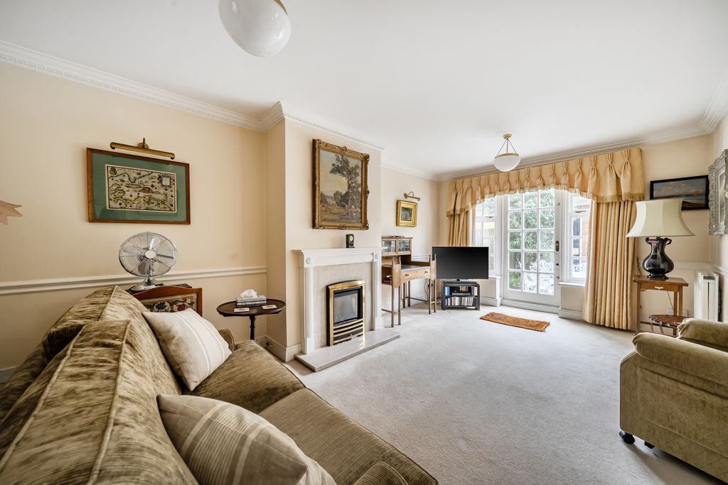 Property photo 2 of 22 Living Room