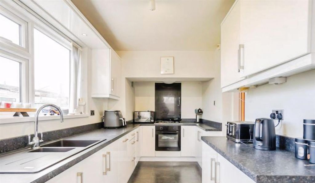 Property photo 2 of 19 61Af3A7F-Screenshot 202025-10-22 20At 2017.18.29.P