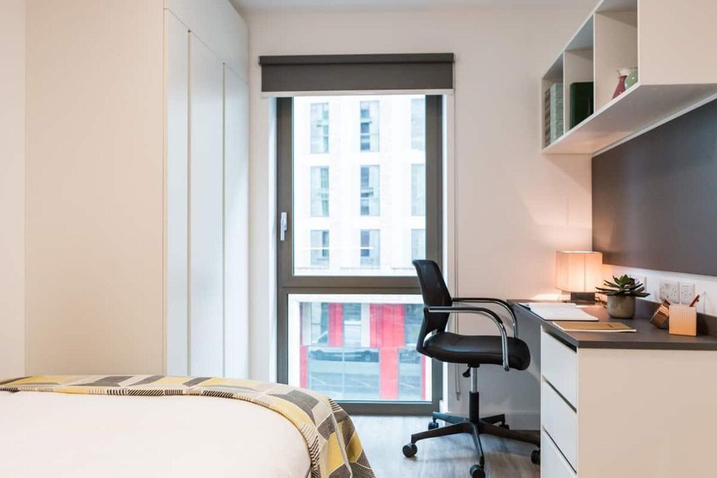 Property photo 1 of 14 Bedroom