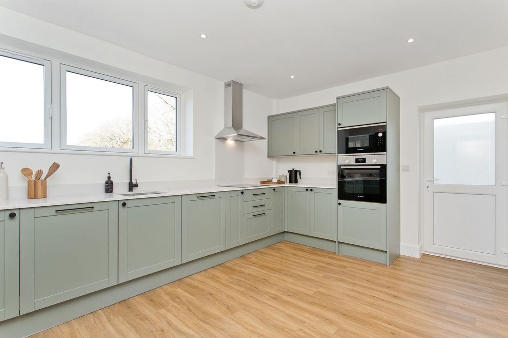 Property photo 3 of 19 Property Image 3