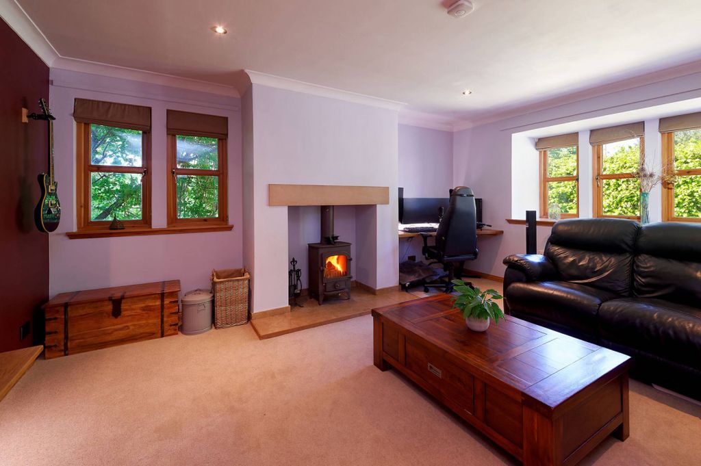 Property photo 2 of 30