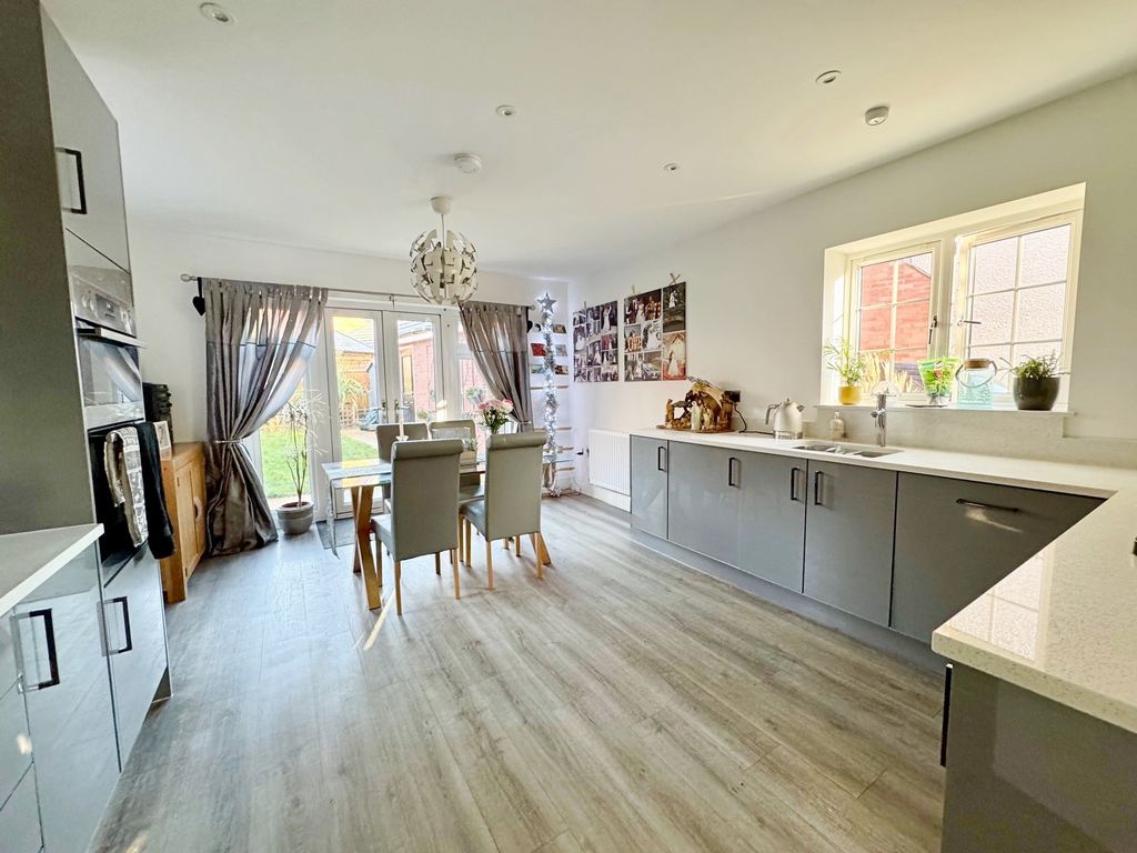 Property photo 2 of 16 Kitchen