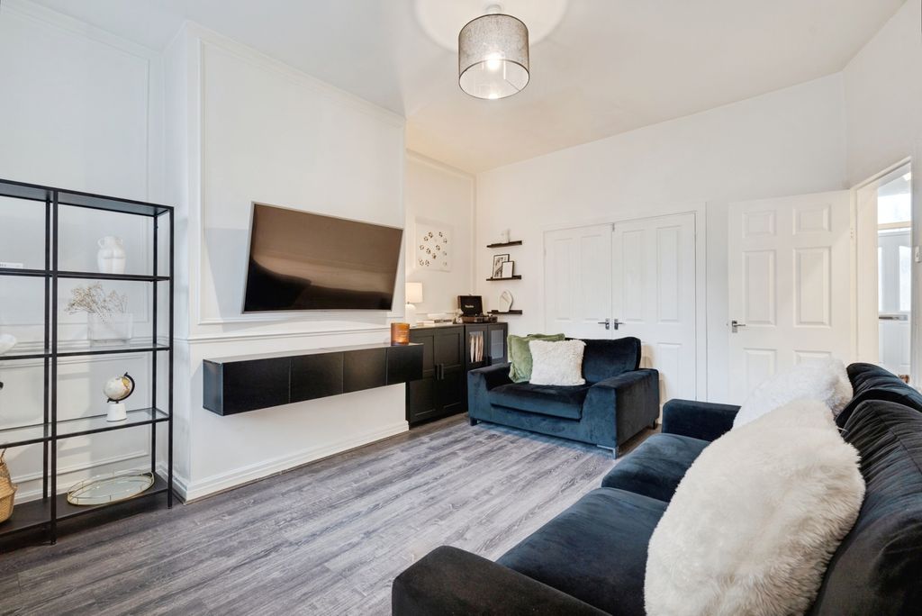 Property photo 3 of 26 Pbox-Img.Jpg