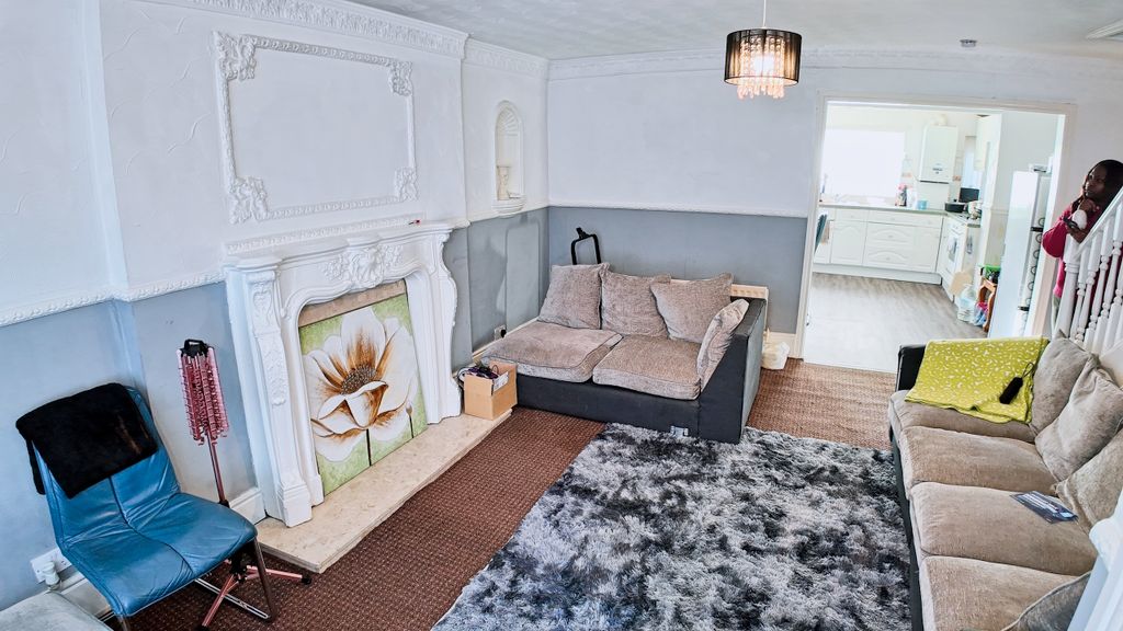 Property photo 2 of 17
