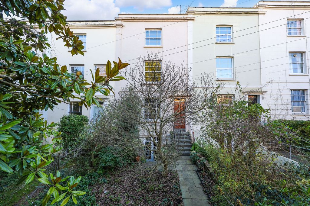 Property photo 2 of 33