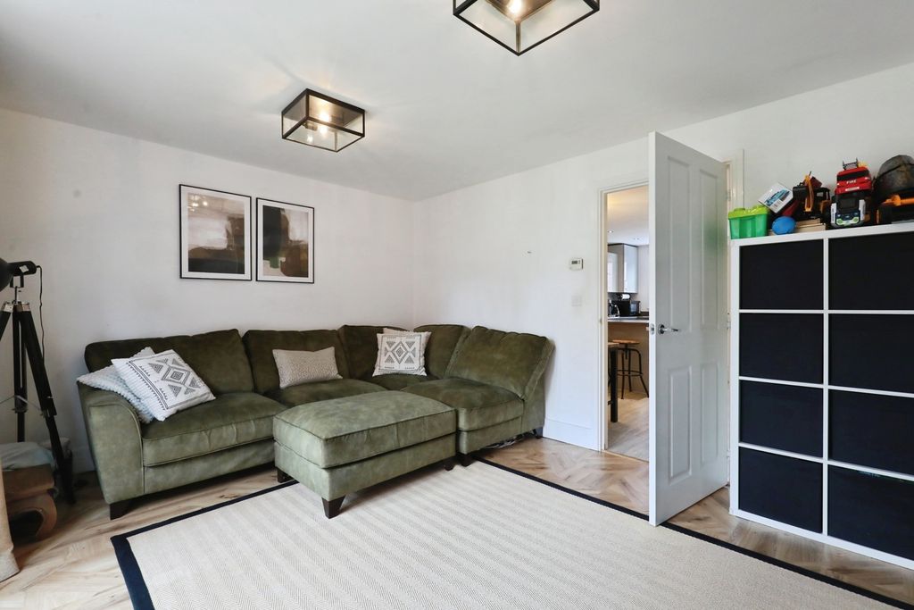 Property photo 3 of 17 Pbox-Img.Jpg