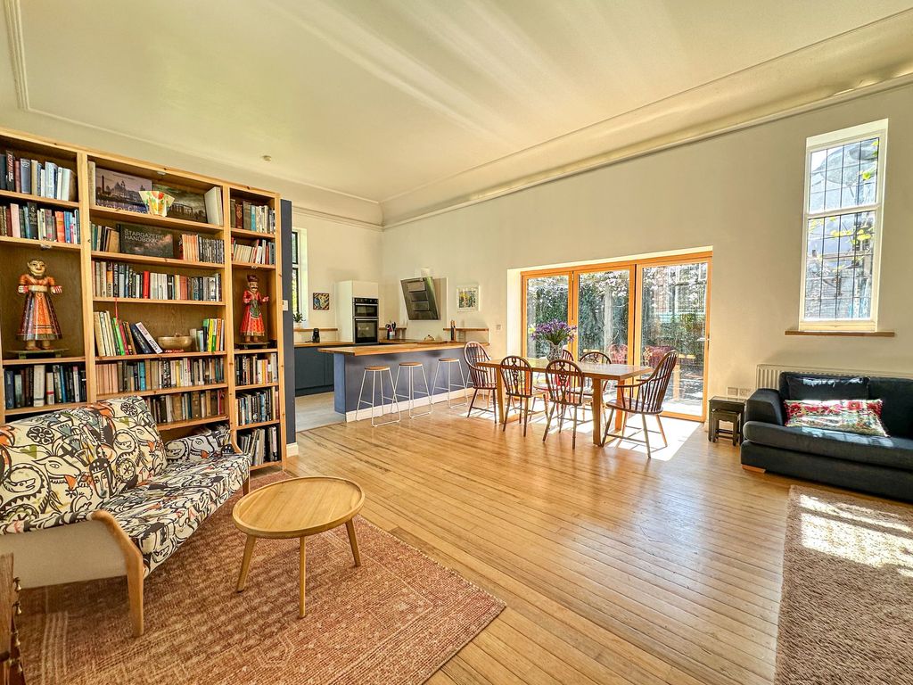 Property photo 3 of 25