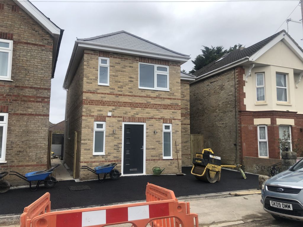 Property photo 1 of 12 Detached House To Rent Parker Road, Winton Bh9