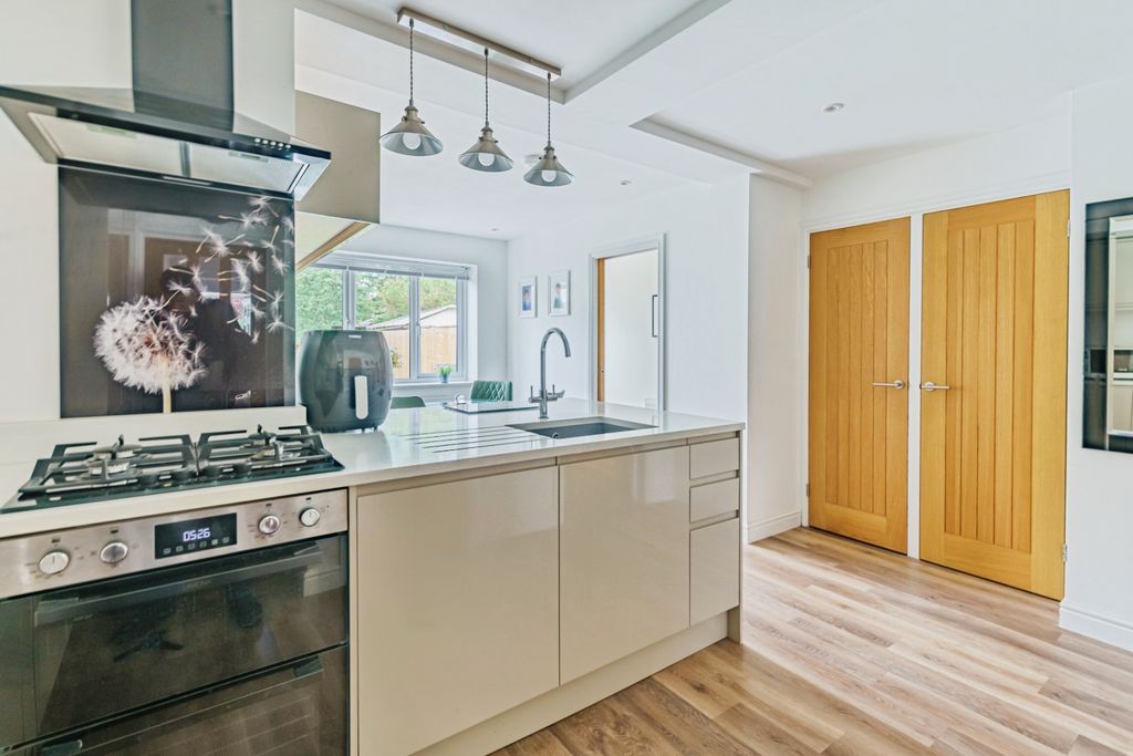 Property photo 3 of 16 Kitchen