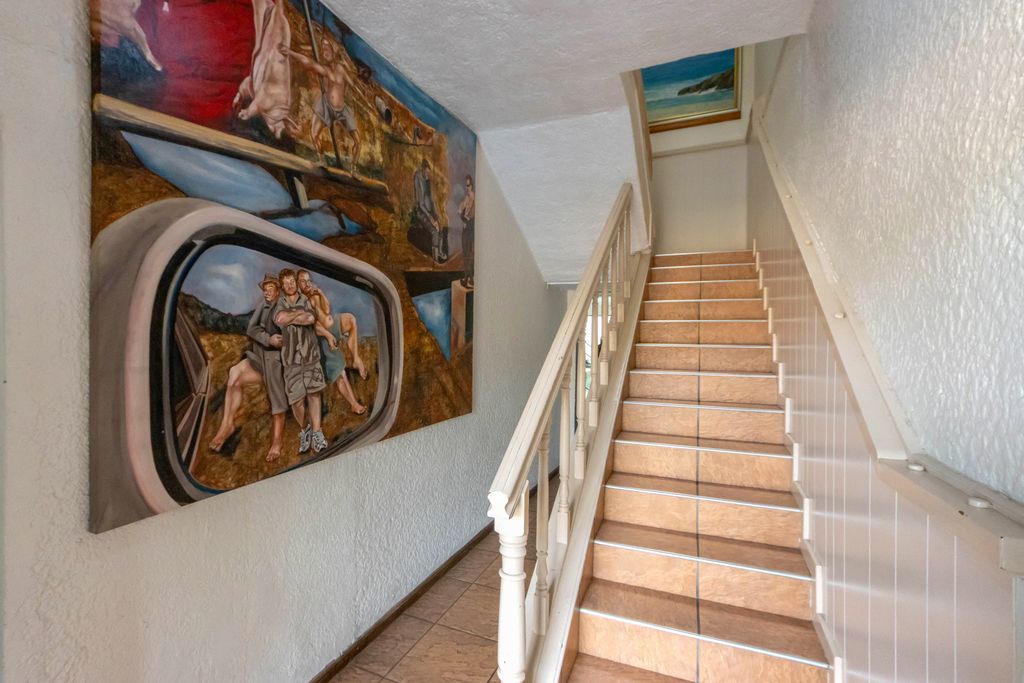 Property photo 3 of 27