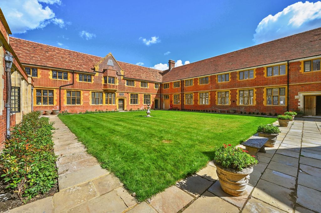 Property photo 1 of 9 External