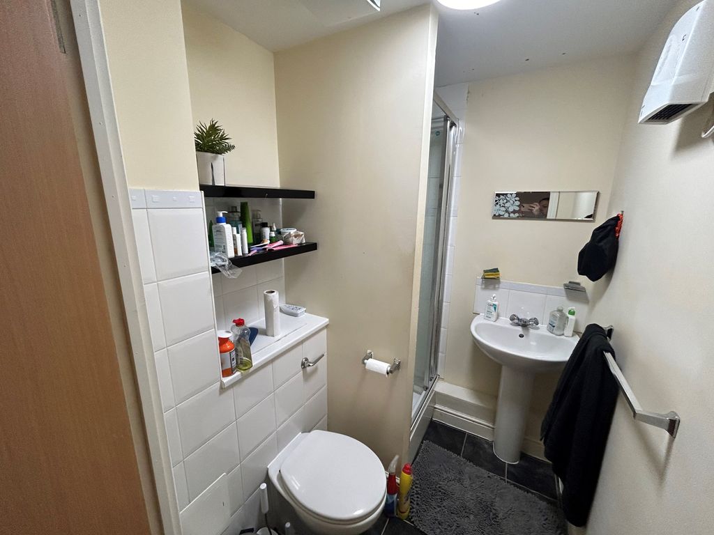 Property photo 3 of 8 En-Suite