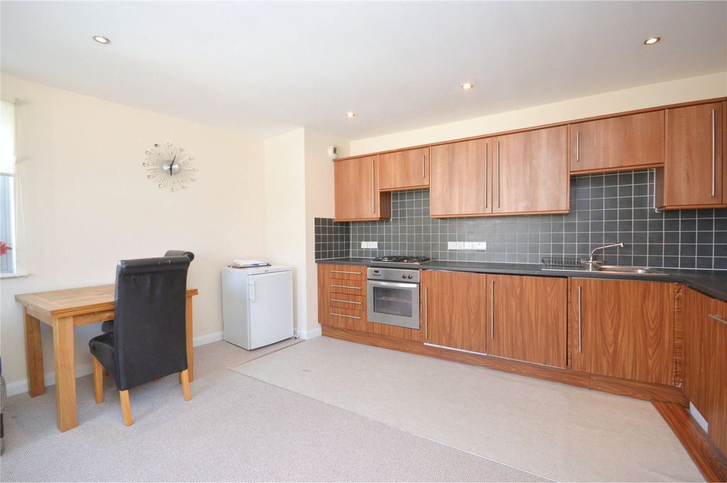 Property photo 3 of 9 Kitchen