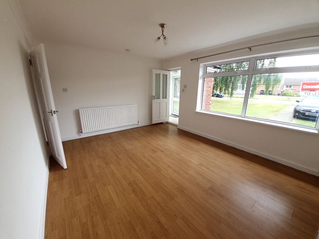 Property photo 3 of 7 Living Room