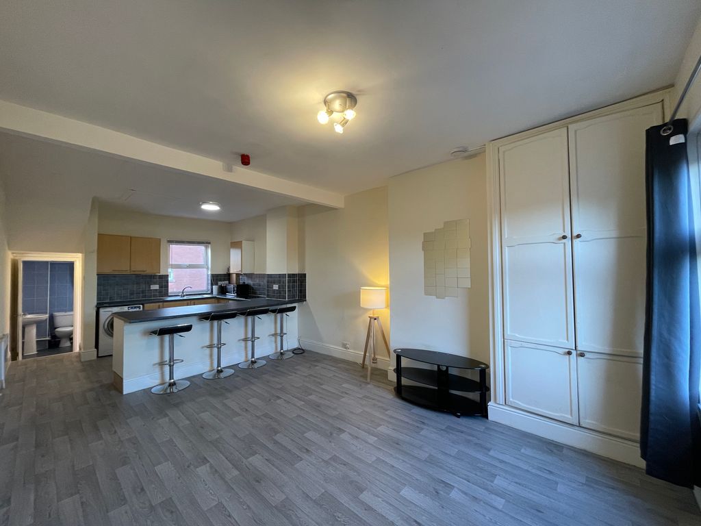 Property photo 2 of 6 Studio 