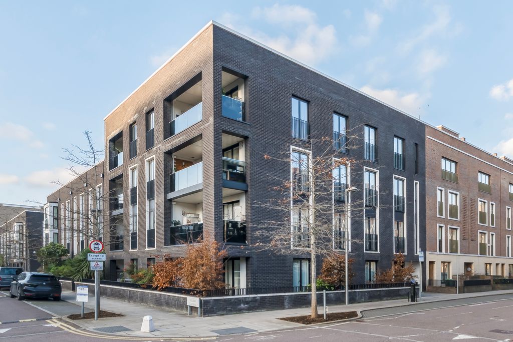 Property photo 1 of 8 External