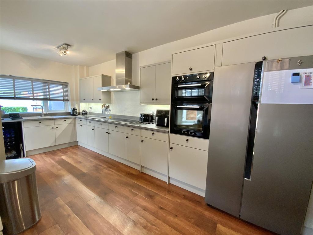 Property photo 3 of 23 Kitchen/ Breakfast Room