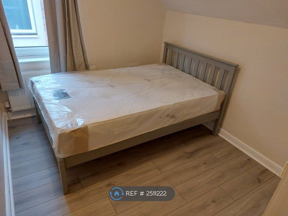 Property photo 1 of 7 Room 6
