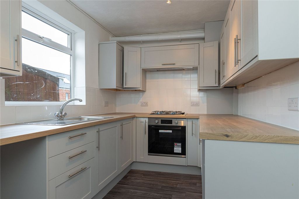 Property photo 2 of 8 Kitchen