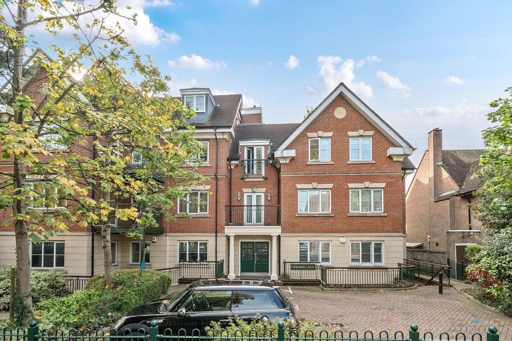 Property photo 1 of 15 2 Bed Apartment For Sale Thornbury Lodge, Enfield En2