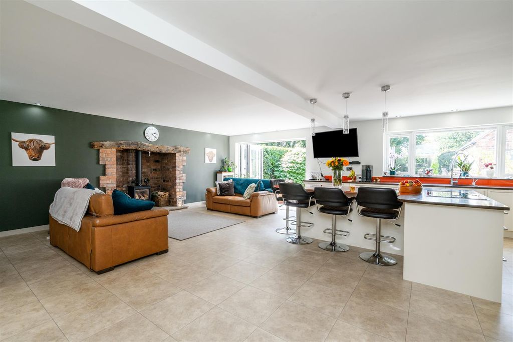Property photo 3 of 23 28 Fulford Hall Road_29.Jpg
