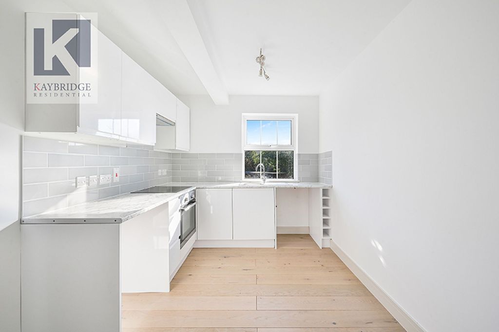 Property photo 2 of 15 Church Road, Epsom