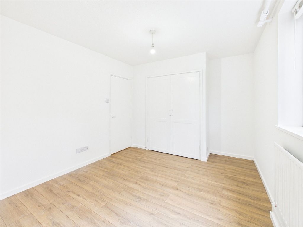 Property photo 3 of 8 Picture No. 16