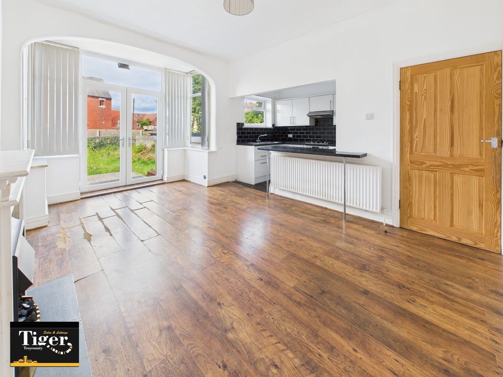 Property photo 3 of 11 Cam03440G0-Pr0339-Still004