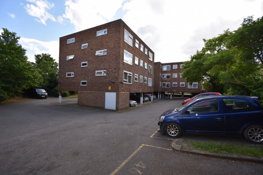 Property photo 1 of 6 Studio To Rent Felbridge Court, Harlington Ub3
