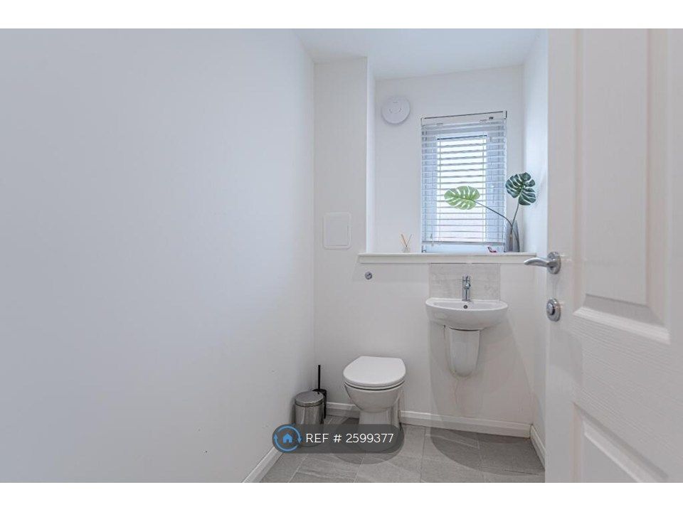 Property photo 1 of 3