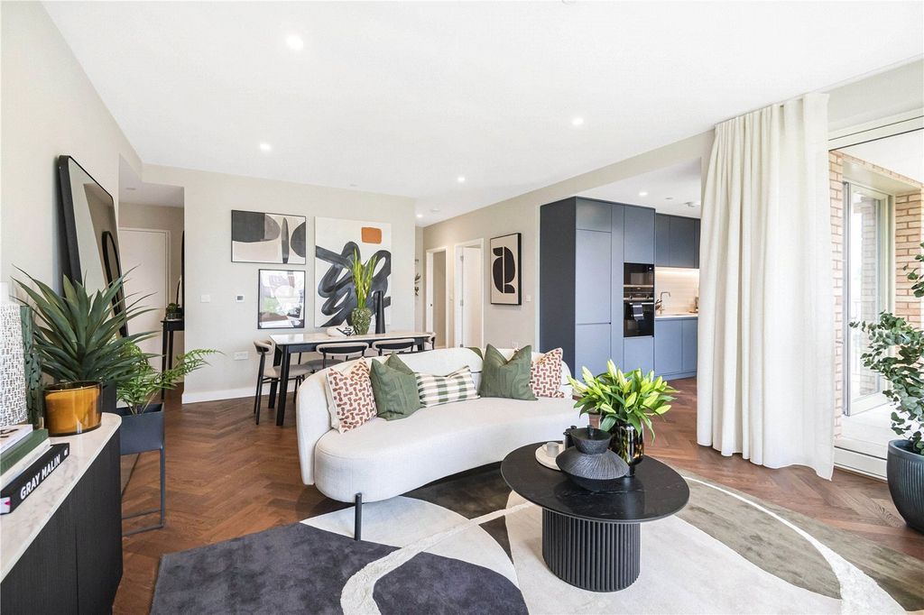 Property photo 2 of 19 Living Space